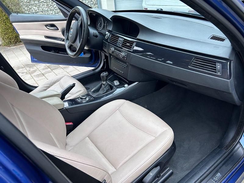 Gebraucht BMW 320 177 PS (130 kW) 2009 Blau Kombi