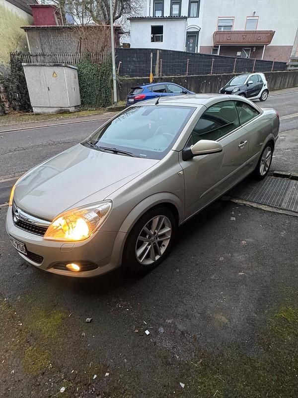 Gebraucht Opel Astra Cabriolet 140 PS (102 kW) 2007 Silber Cabrio