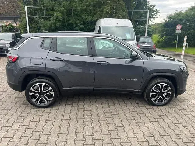 Gebraucht Jeep Compass Altitude 131 PS (96 kW) 2024 Grau SUV