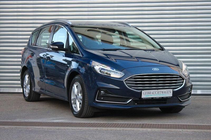 Blau Gebraucht 2020 Ford S-MAX Titanium Van / Kleinbus | 17.900 € (Guter Preis) - Bild 1/4