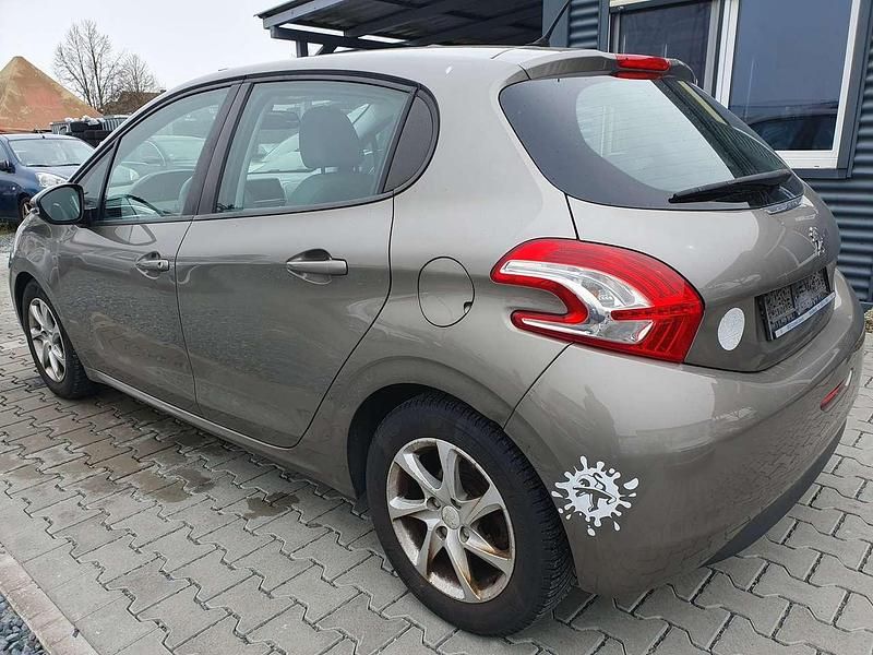 Gebraucht Peugeot 208 Active 95 PS (69 kW) 2012 Lackierung mit schutzlack Kleinwagen