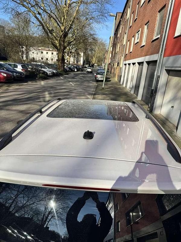 Gebraucht VW Touran Match 105 PS (77 kW) 2012 Weiß Van / Kleinbus