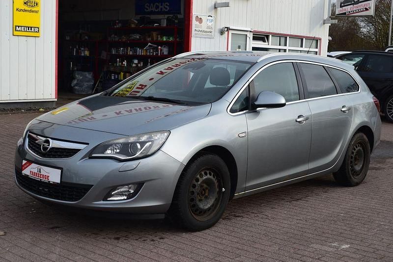 Gebraucht Opel Astra Innovation 125 PS (91 kW) 2012 Silber Kombi