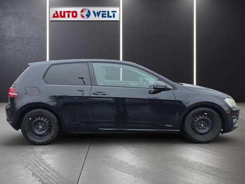Gebraucht VW Golf VII 122 PS (89 kW) 2013 Deep black perleffekt Limousine