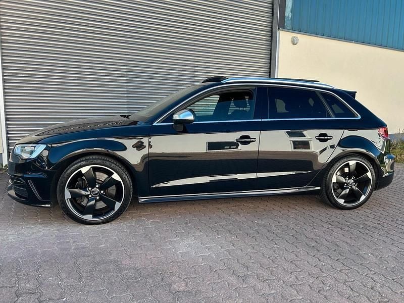 Schwarz Gebraucht 2013 Audi S3 Limousine | 19.900 € (Superpreis) - Bild 1/4