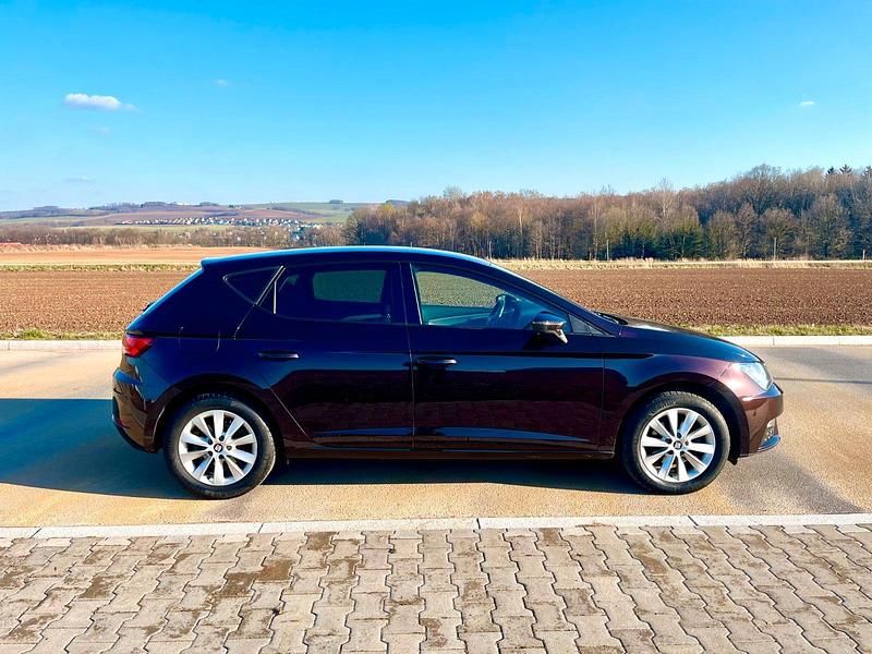 Gebraucht Seat Leon Style 110 PS (80 kW) 2017 Violet Kleinwagen