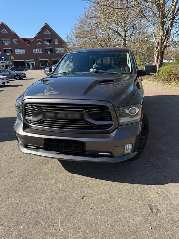 Grau Gebraucht 2018 Dodge Ram Abholung | 32.500 € (Fairer Preis) - Bild 1/4