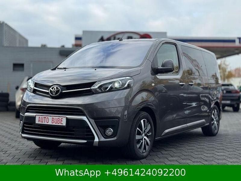 Basaltgrau Gebraucht 2023 Toyota Proace Verso Team Kombi | 39.950 € (Fairer Preis) - Bild 1/4