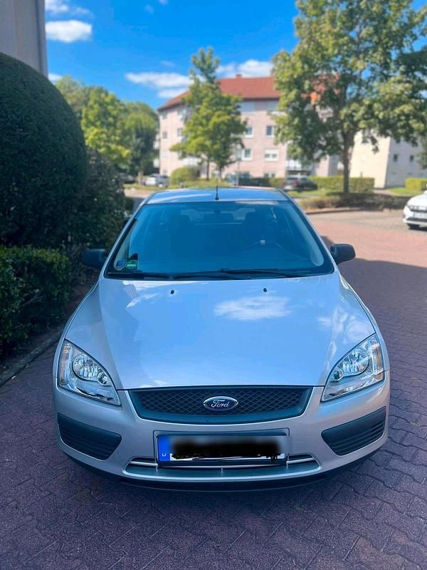 Silber Gebraucht 2007 Ford Focus Limousine | 2.250 € (Guter Preis) - Bild 1/4