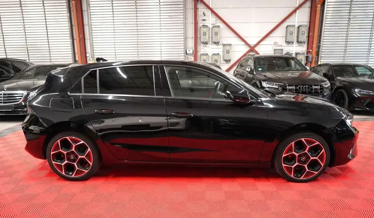 Gebraucht Opel Astra Sport 131 PS (96 kW) 2022 Diamond black Kleinwagen