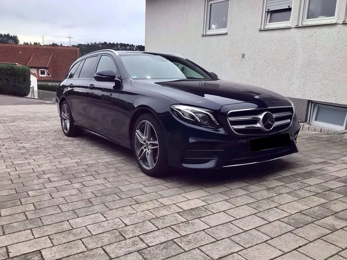 Gebraucht Mercedes E220 AMG 194 PS (142 kW) 2017 Blau Kombi