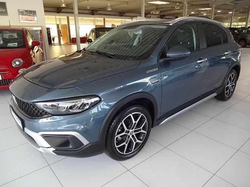 Blau (ozean blau metallic) metallic Gebraucht 2022 Fiat Tipo Cross Limousine | 19.990 € (Teuer) - Bild 1/4