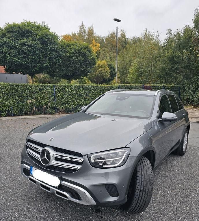 Grau Gebraucht 2022 Mercedes GLC300e SUV | 36.990 € (Superpreis) - Bild 1/4