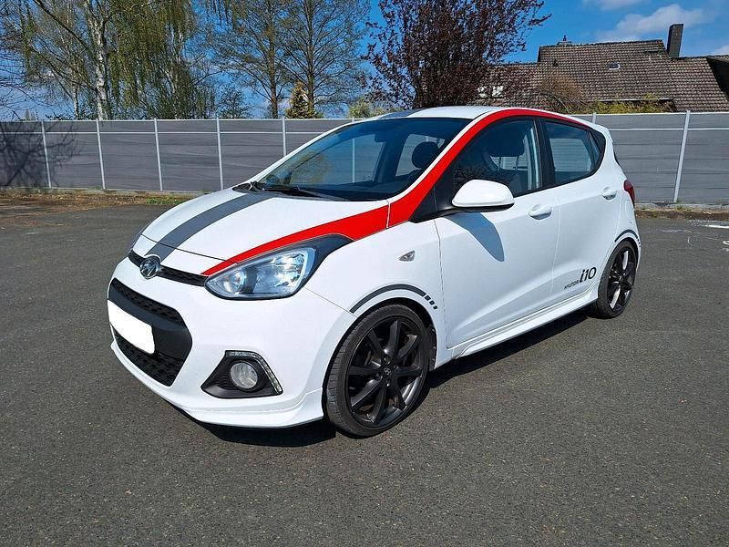 Weiß Gebraucht 2015 Hyundai i10 Sport Kleinwagen | 4.600 € (Etwas zu teuer) - Bild 1/4