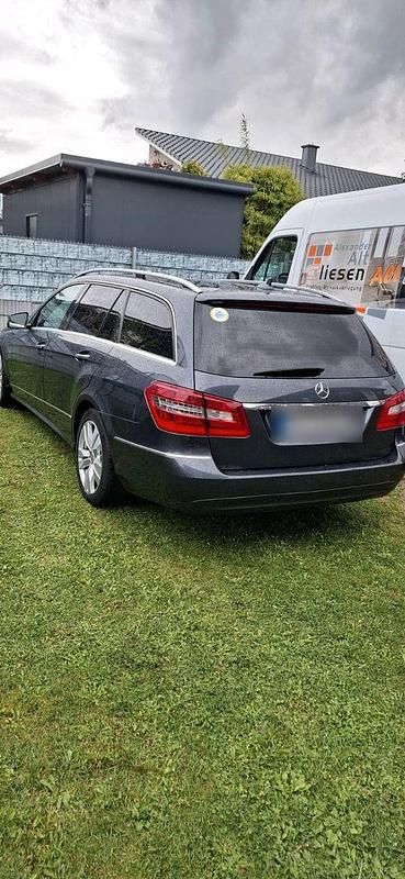 Gebraucht Mercedes E220 Avantgarde 170 PS (125 kW) 2011 Grau Kombi