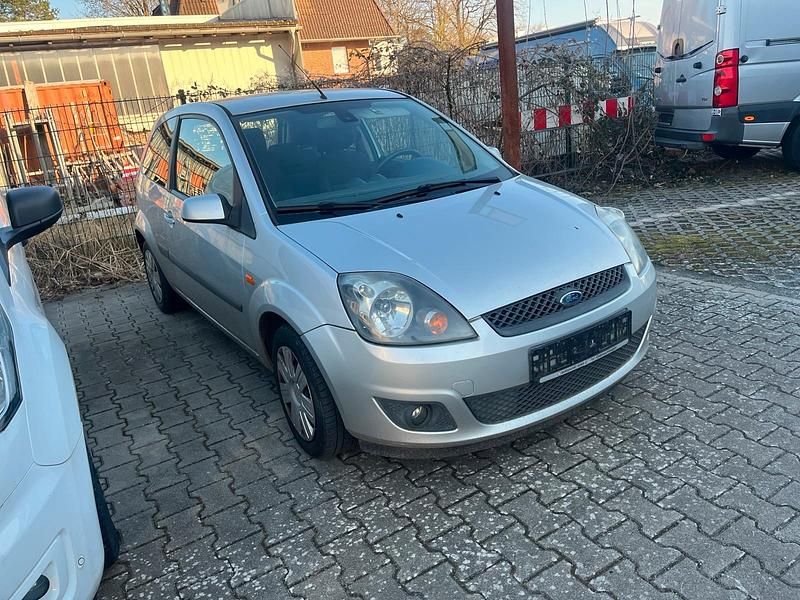 Gebraucht Ford Fiesta 80 PS (58 kW) 2007 Silber Kleinwagen