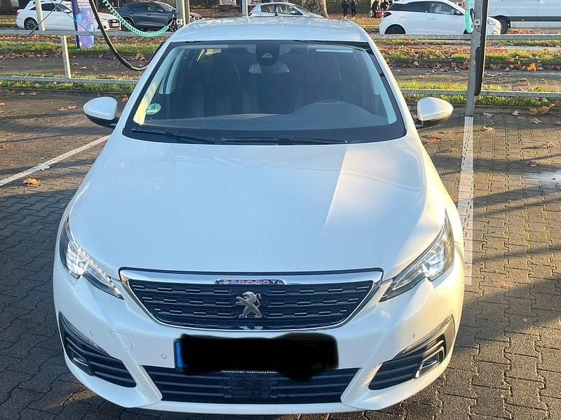 Weiß Gebraucht 2018 Peugeot 308 Allure Limousine | 9.400 € (Superpreis) - Bild 1/4