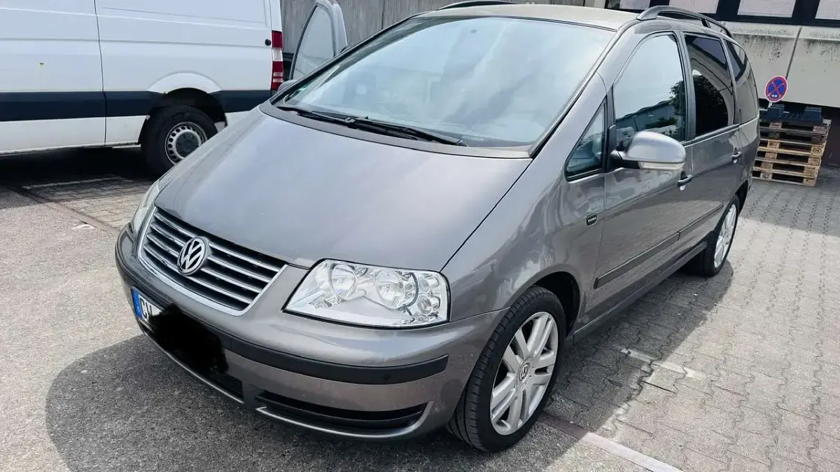 Gebraucht VW Sharan Trendline 140 PS (102 kW) 2010 Grau Van / Kleinbus
