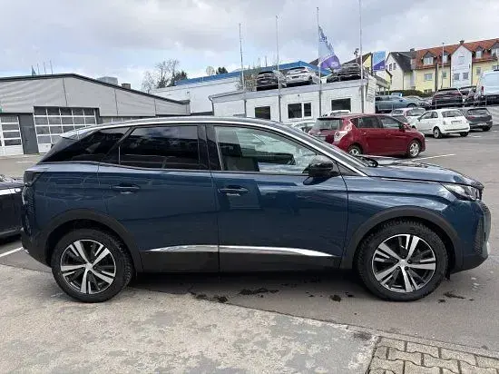 Gebraucht Peugeot 3008 Allure 131 PS (96 kW) 2023 Lackierung blau celebes/metall SUV