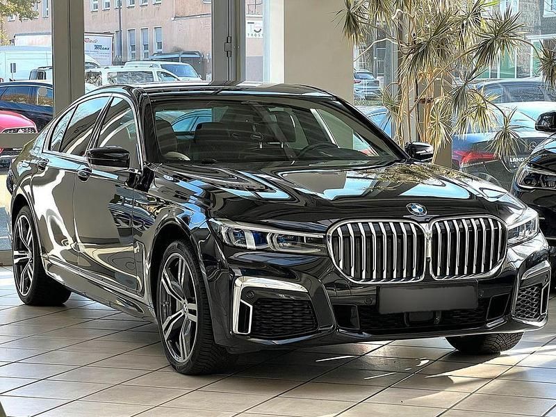 Schwarz metallic Gebraucht 2020 BMW 745e M Sport Limousine | 57.960 € - Bild 1/4