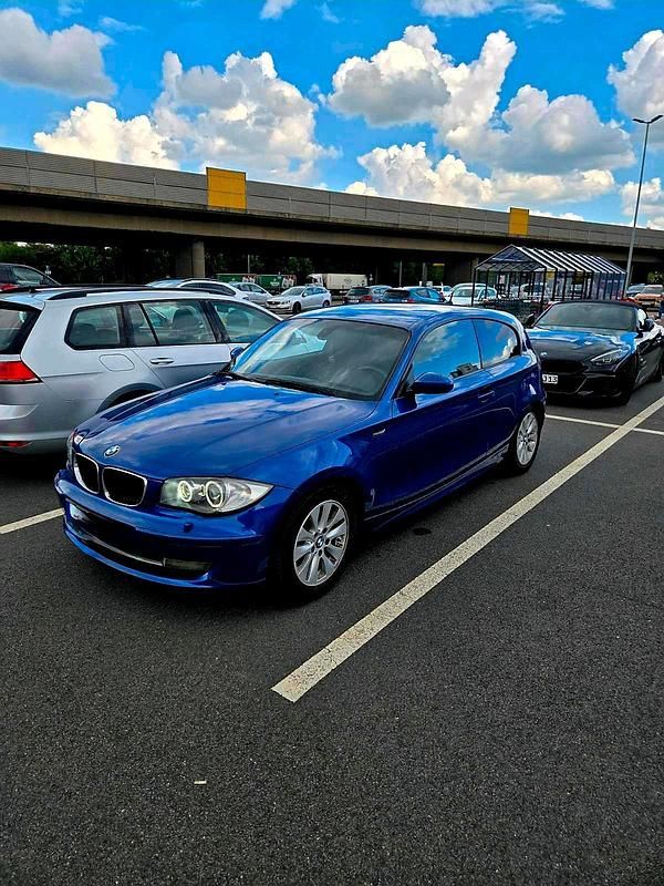 Blau Gebraucht 2009 BMW 116 Kleinwagen | 3.350 € (Fairer Preis) - Bild 1/4