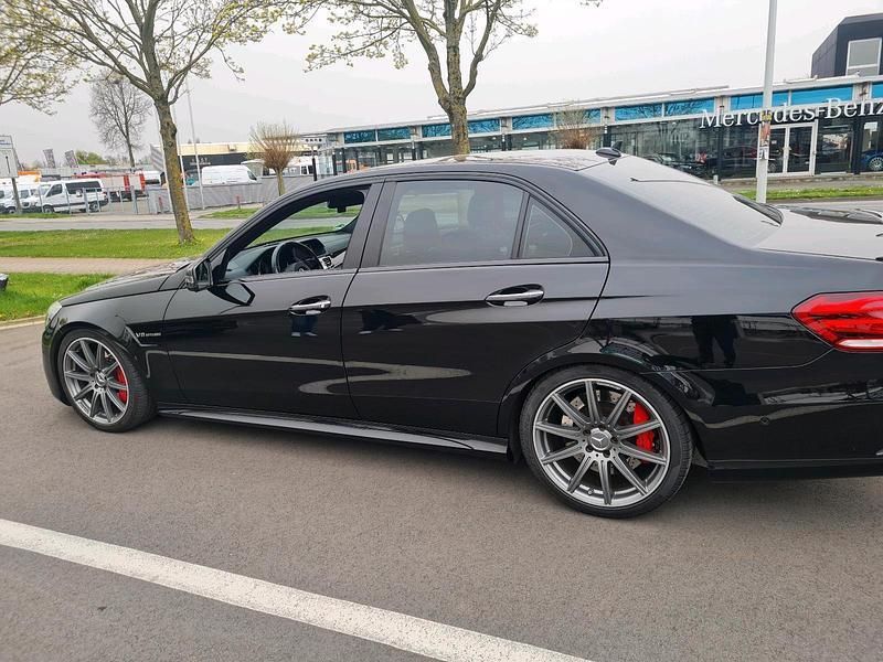 Schwarz Gebraucht 2015 Mercedes E63 AMG AMG Limousine | 41.000 € (Fairer Preis) - Bild 1/4
