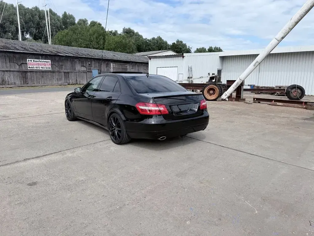 Gebraucht Mercedes E350 Avantgarde 231 PS (169 kW) 2010 Schwarz Limousine