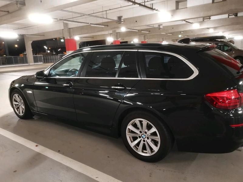 Gebraucht BMW 520 190 PS (139 kW) 2017 Schwarz Kombi