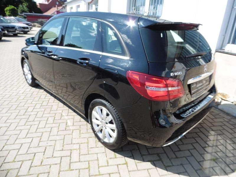 Gebraucht Mercedes B180 122 PS (89 kW) 2015 Schwarz Van / Kleinbus