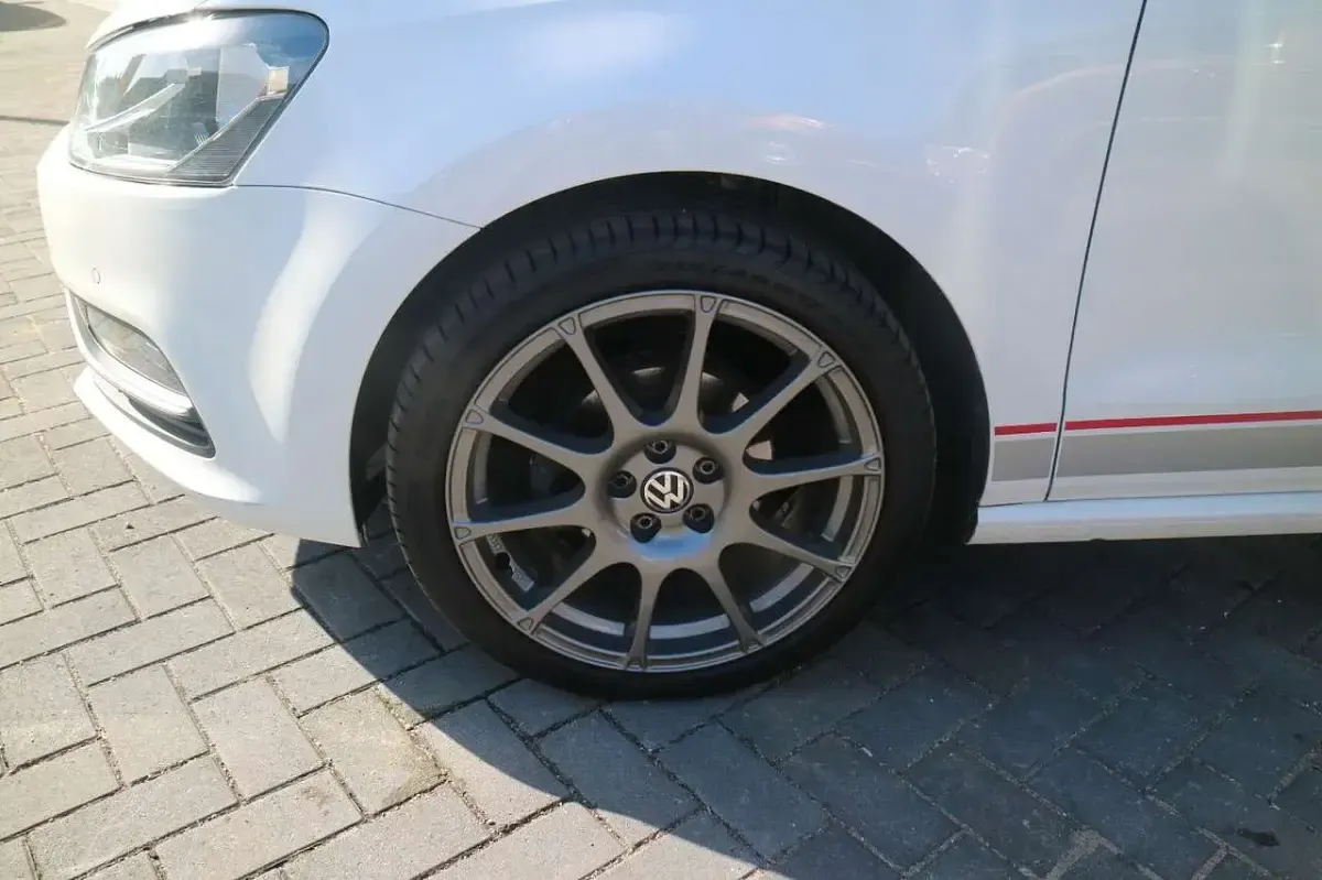 Gebraucht VW Polo Beats 90 PS (66 kW) 2016 Weiß Kleinwagen