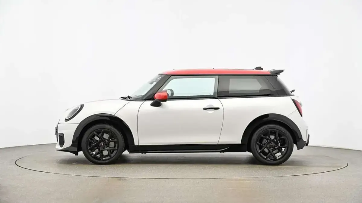 Gebraucht Mini John Cooper Works 156 PS (114 kW) 2024 Weiß Kleinwagen