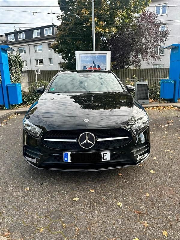 Schwarz Gebraucht 2020 Mercedes A250 Edition Limousine | 26.999 € (Teuer) - Bild 1/4