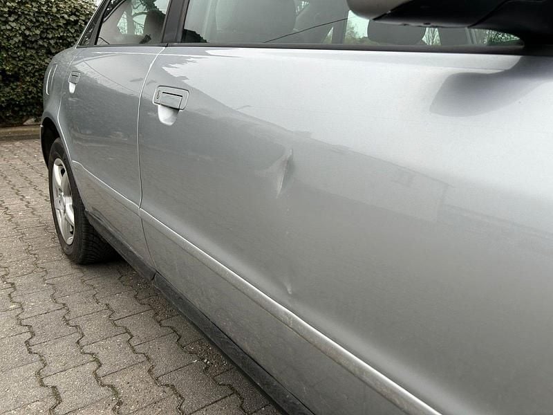 Second-hand Audi A4 125 CP (91 kW) 1998 Argintiu Berlinǎ