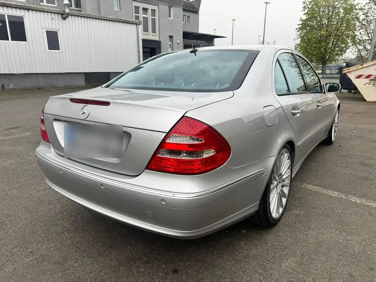 Gebraucht Mercedes E350 Avantgarde 272 PS (200 kW) 2005 Grau Limousine