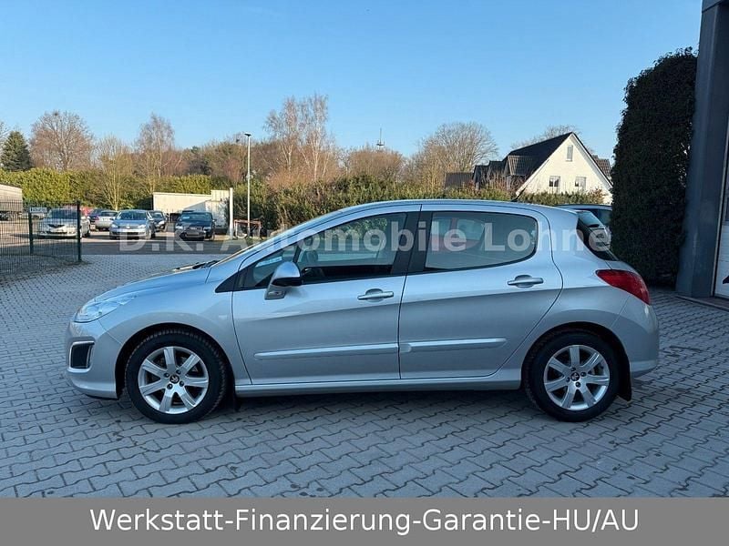 Gebraucht Peugeot 308 Active 111 PS (81 kW) 2012 Silber Kleinwagen