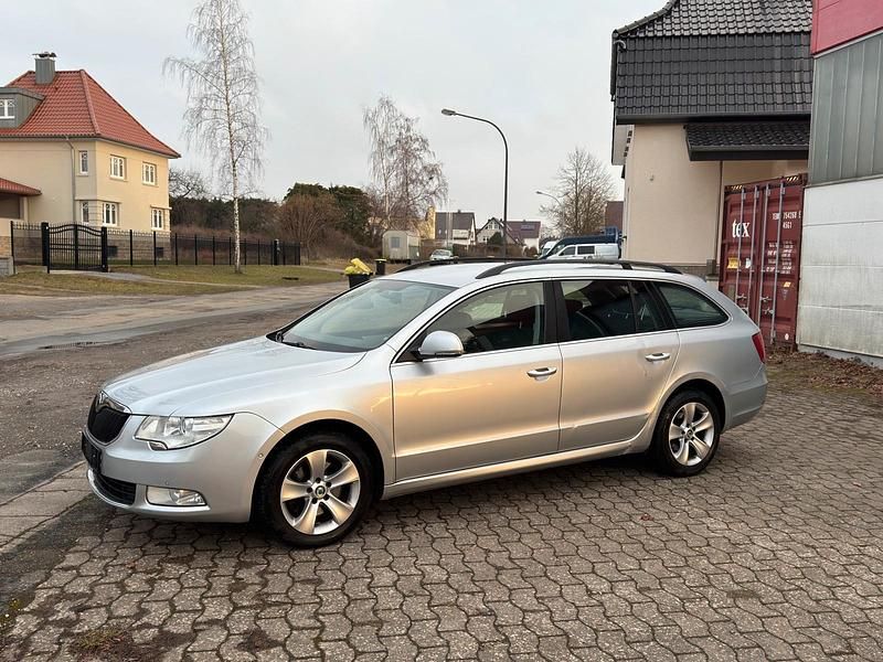 Gebraucht Skoda Superb 140 PS (102 kW) 2012 Silber Kombi