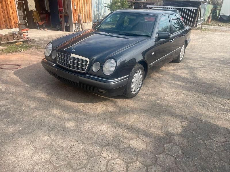 Gebraucht Mercedes E280 204 PS (150 kW) 1997 Limousine