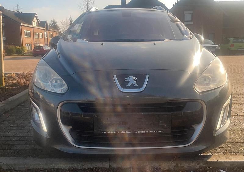 Gebraucht Peugeot 308 SW 112 PS (82 kW) 2012 Grau Limousine