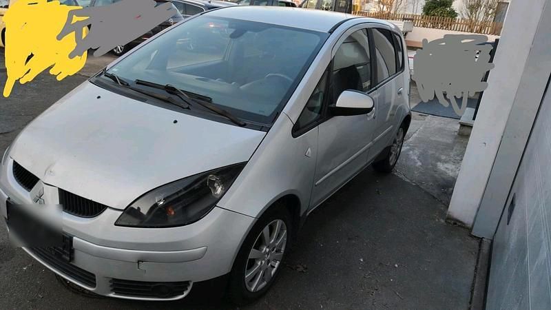 Grau Gebraucht 2009 Mitsubishi Colt Kleinwagen | 549 € - Bild 1/4