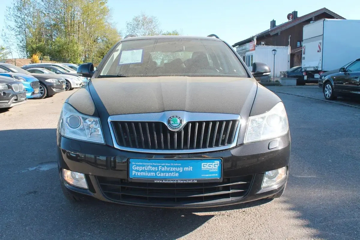Gebraucht Skoda Octavia Elegance 160 PS (117 kW) 2011 Schwarz Kombi