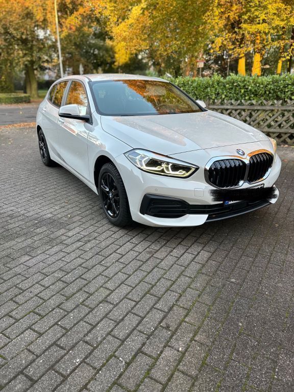 Weiß Gebraucht 2021 BMW 116 Kleinwagen | 21.999 € (Etwas zu teuer) - Bild 1/1