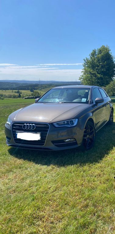 Braun Gebraucht 2015 Audi A3 Ambiente Coupé | 15.000 € - Bild 1/4