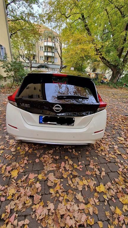 Gebraucht Nissan Leaf Tekna 110 kW (150 PS) 2022 Weiß Kleinwagen