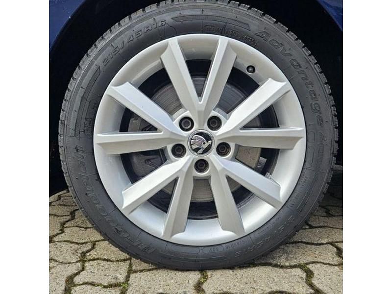 Gebraucht Skoda Rapid Joy 110 PS (80 kW) 2016 Pacificblau Limousine