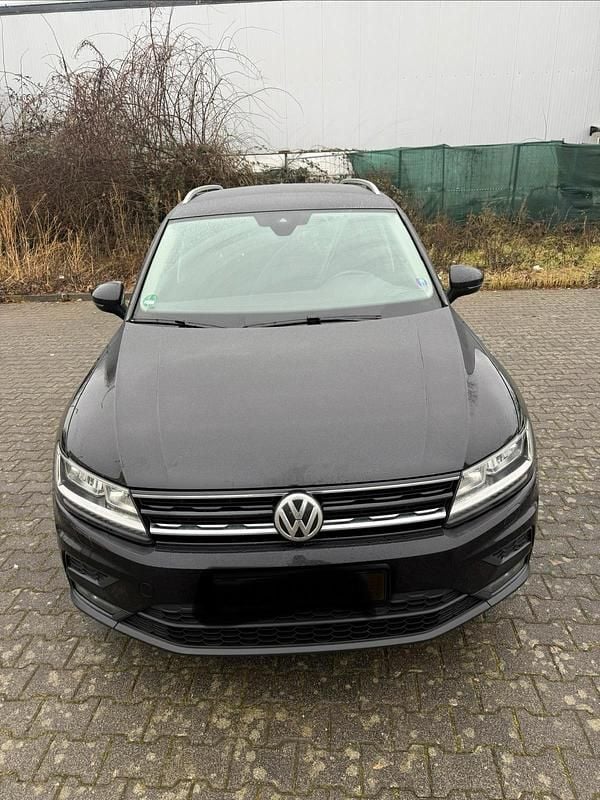 Schwarz Gebraucht 2018 VW Tiguan Sound SUV | 14.400 € (Fairer Preis) - Bild 1/4