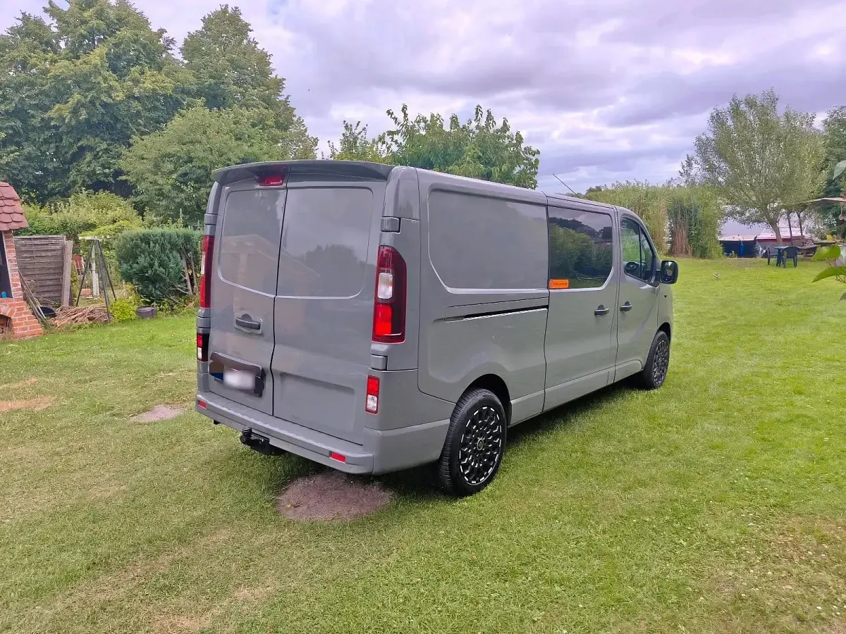 Gebraucht Opel Vivaro 146 PS (107 kW) 2018 Grau Van / Kleinbus