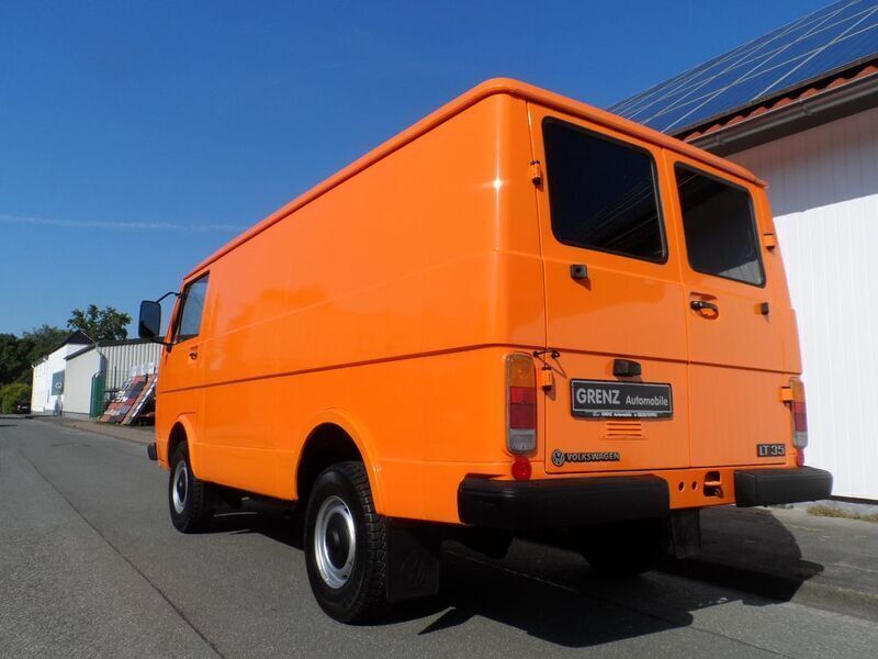 Second-hand VW LT 90 CP (66 kW) 1988 Portocaliu Monovolum