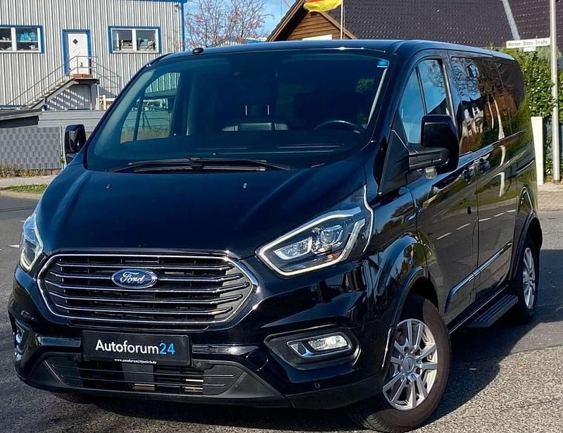 Shadow black Gebraucht 2018 Ford Tourneo Titanium X Van / Kleinbus | 28.499 € (Fairer Preis) - Bild 1/4