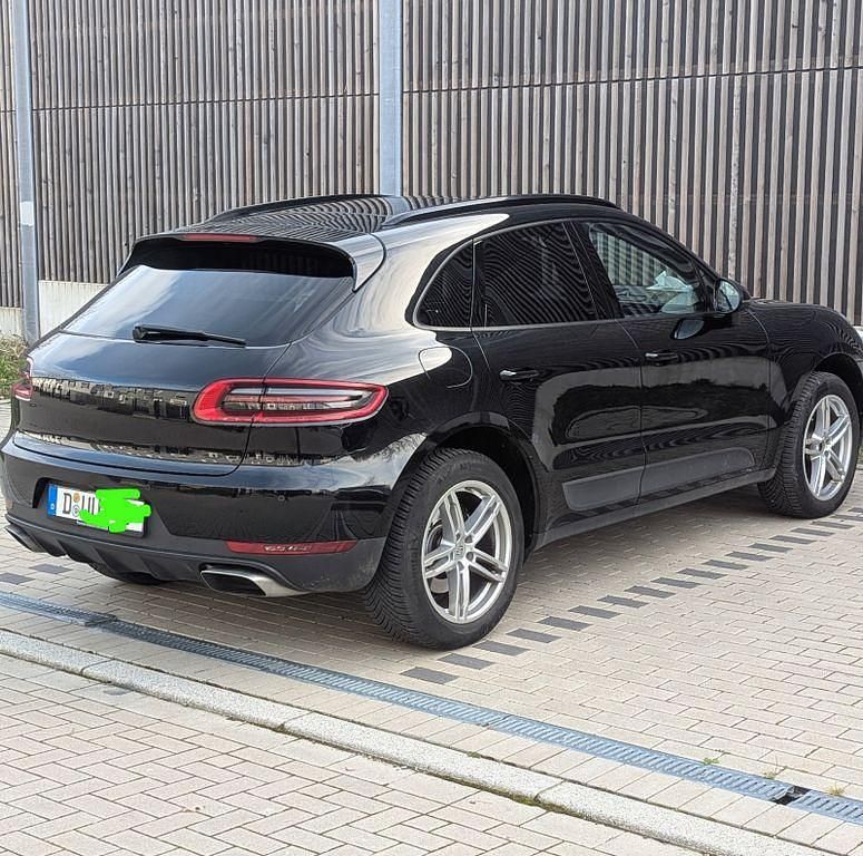 Second-hand Porsche Macan 252 CP (185 kW) 2018 Negru SUV