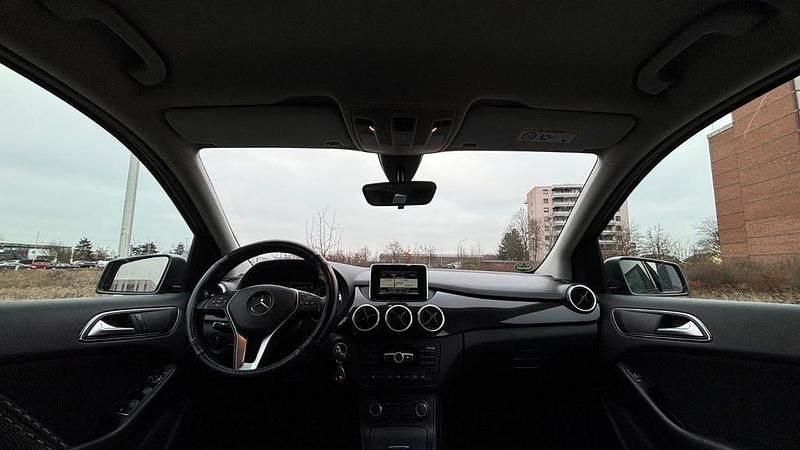 Gebraucht Mercedes B180 109 PS (80 kW) 2013 Grau Van / Kleinbus